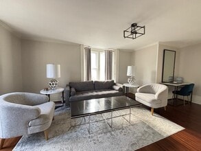 77 Coggeshall Ave, Unit L in Newport, RI - Foto de edificio - Building Photo