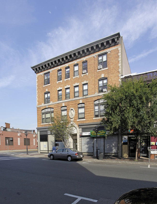 Chelsea Square Apartments in Chelsea, MA - Building Photo - Building Photo