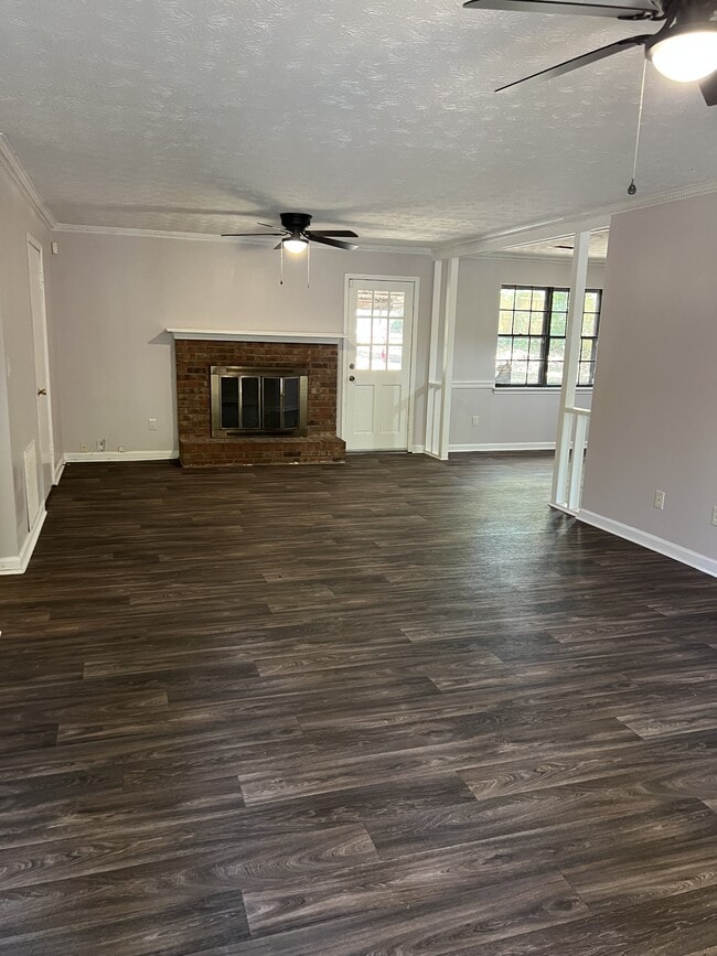 662 Stonehedge Dr in Stone Mountain, GA - Building Photo - Building Photo