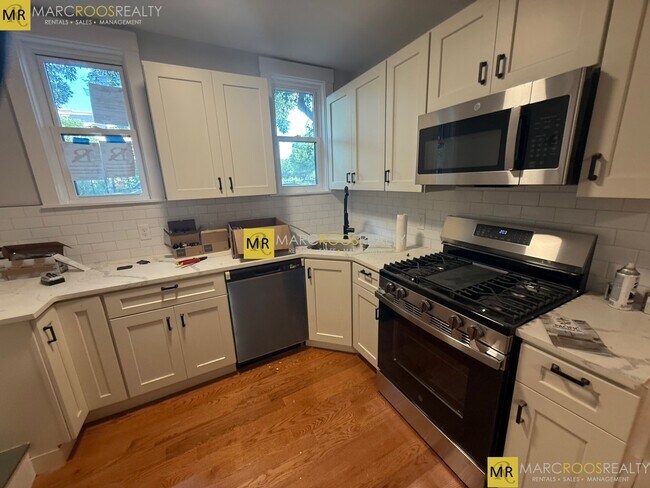 116 Marginal St, Unit 1 in Boston, MA - Foto de edificio - Building Photo