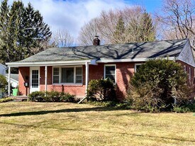 10 Smith St in Red Hook, NY - Building Photo