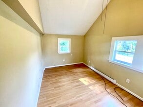 100 Holabird Ave in Winchester, CT - Building Photo - Building Photo