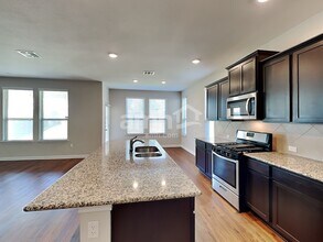8100 McKamy Dr in Austin, TX - Building Photo - Building Photo