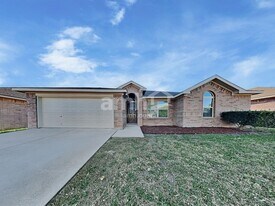 924 Mesa Vista Dr in Crowley, TX - Building Photo