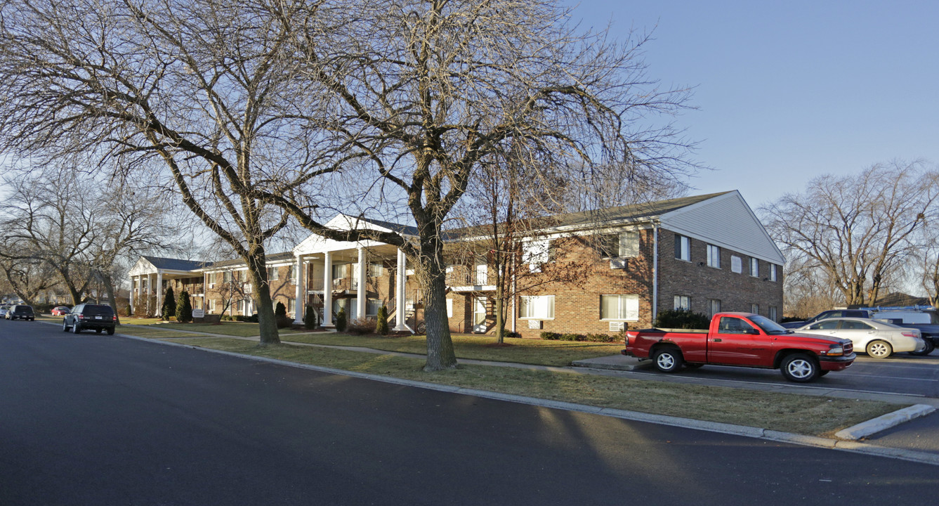 Bristol Court Apartments in Griffith, IN - Building Photo