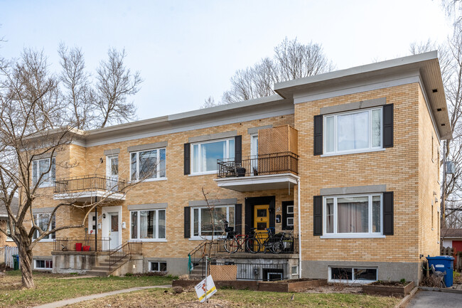 861 Pierre-Maufay St in Québec, QC - Building Photo - Primary Photo