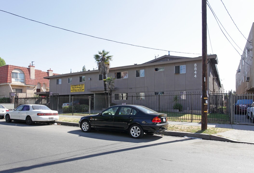 8844 Tobias Ave in Panorama City, CA - Building Photo