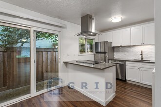 2933-2935-2935 NE Everett St in Portland, OR - Foto de edificio - Building Photo