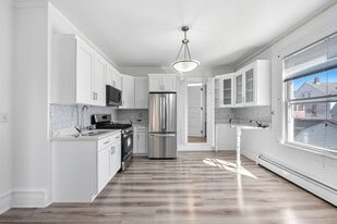 165 Park Ave, Unit 2nd  Floor in Mount Vernon, NY - Building Photo