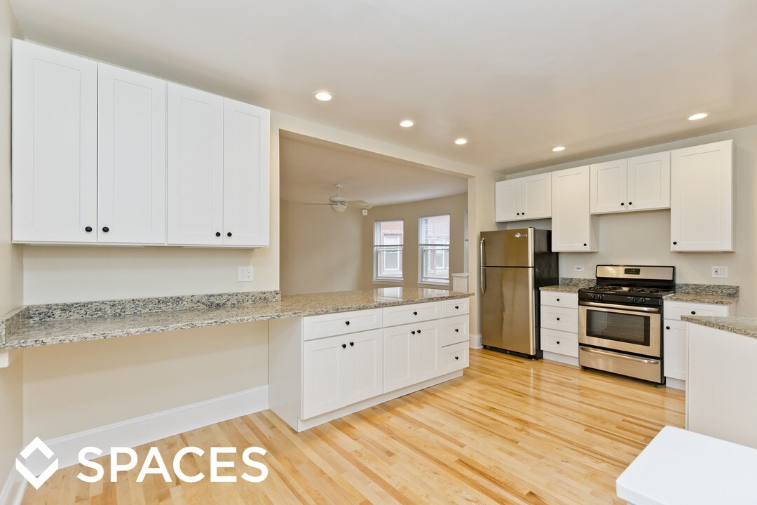 521 W Stratford Pl in Chicago, IL - Building Photo