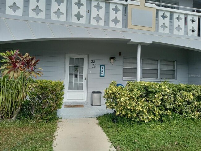 2460 Franciscan Dr in Clearwater, FL - Building Photo - Building Photo