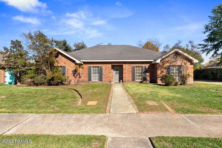 112 Hermitage Ave in Lafayette, LA - Foto de edificio