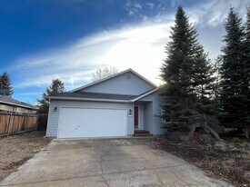 1865 NE Windy Tree Ct in Bend, OR - Building Photo