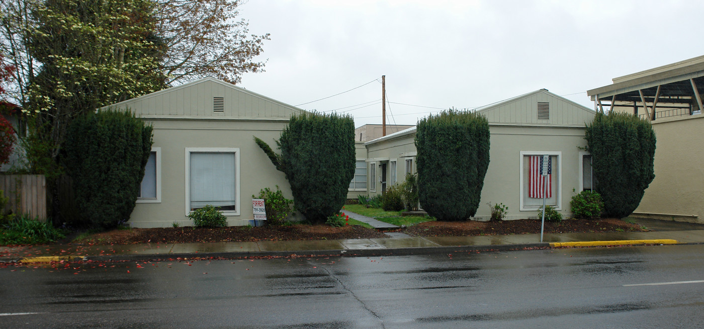 Park Street Apartments in Lebanon, OR - Building Photo