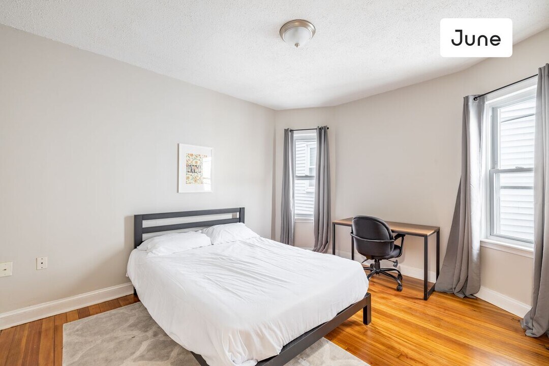 17 Cawfield St-Unit -D in Boston, MA - Building Photo