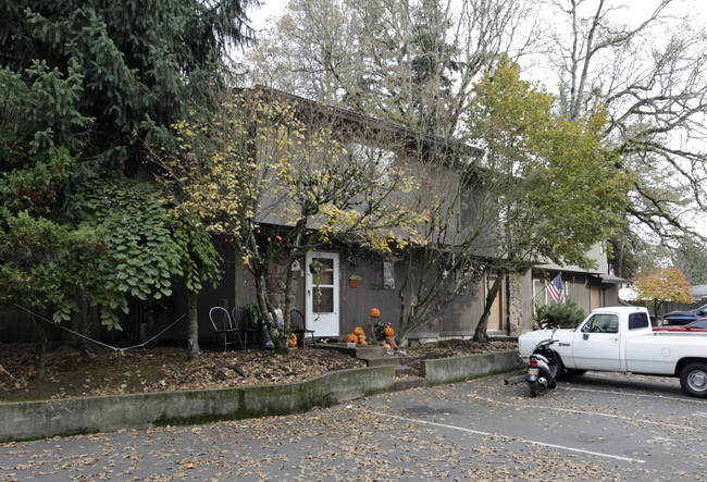 Xanadu Apartments in Portland, OR - Building Photo - Building Photo