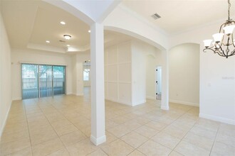 6948 Silver Sage Cir in Tampa, FL - Foto de edificio - Building Photo