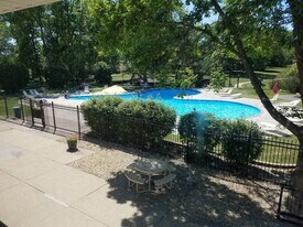 10840 Rockford Road Unit 202, Unit 202 in Plymouth, MN - Building Photo