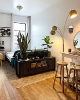 317 E Houston St in New York, NY - Building Photo