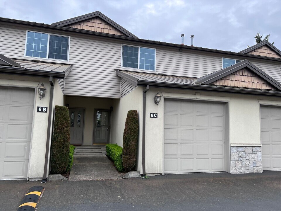 418 17th St SE in Auburn, WA - Foto de edificio