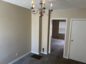 658 Old West Central St in Franklin, MA - Building Photo - Building Photo