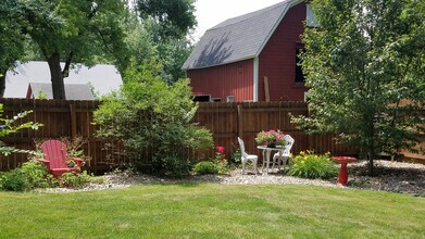 617 N Cedar St, Unit Upstairs in Canton, SD - Building Photo - Building Photo