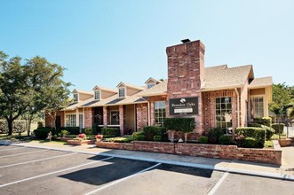 Brandon Oaks Apartment Homes in San Antonio, TX - Building Photo - Building Photo