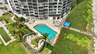 9650 S Ocean Dr in Jensen Beach, FL - Foto de edificio - Building Photo