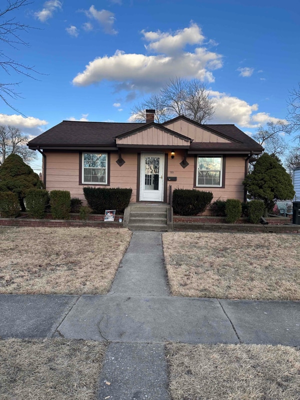 325 N Cavender St in Hobart, IN - Foto de edificio - Building Photo