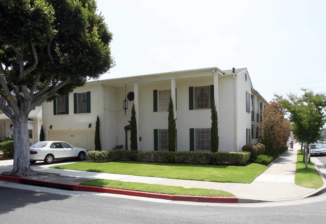 2302 Oak St in Santa Monica, CA - Building Photo