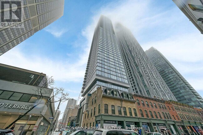 8 Cumberland St in Toronto, ON - Building Photo - Building Photo