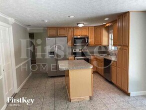 4077 Huntington Forest Blvd in Jacksonville, FL - Foto de edificio - Building Photo