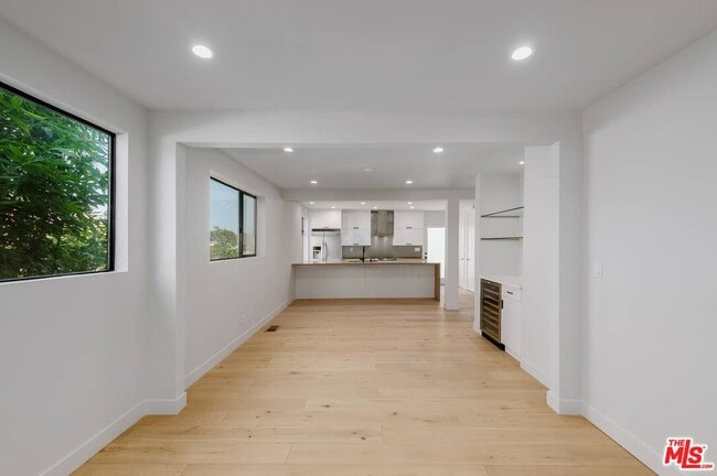 3431 Larissa Dr in Los Angeles, CA - Building Photo - Building Photo