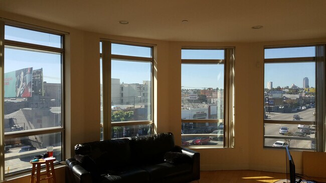 1260 S Corning St in Los Angeles, CA - Building Photo - Building Photo