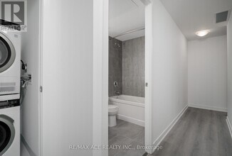 7439 Kingston Rd in Toronto, ON - Building Photo - Building Photo