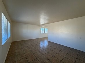 902 E Navajo St in Barstow, CA - Building Photo - Building Photo