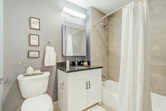 520 Cliff St, Unit 327 in Fairview, NJ - Building Photo - Building Photo