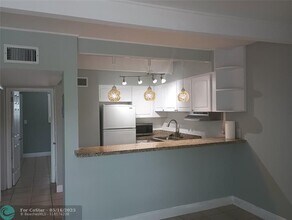 2124 NE 5th Ave in Wilton Manors, FL - Building Photo - Building Photo
