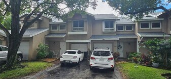 2262 Discovery Cir W in Deerfield Beach, FL - Building Photo