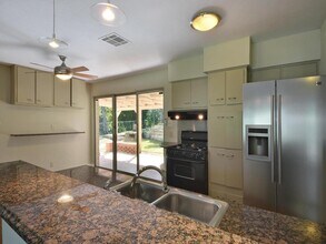 401 Cherry Hill Dr in Austin, TX - Building Photo - Building Photo