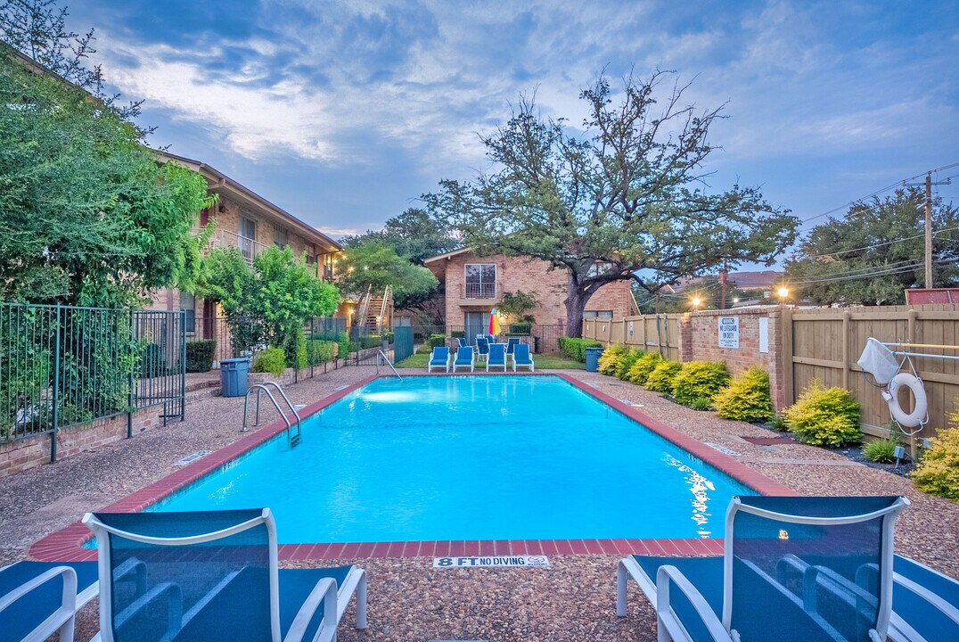 11234 Park Central Pl, Unit C in Dallas, TX - Building Photo