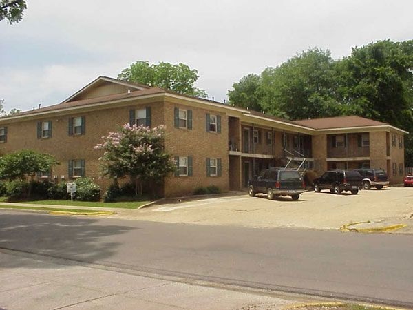 Old South Apartment in Tuscaloosa, AL - Building Photo