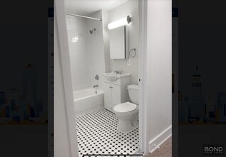 323 W 96th St in New York, NY - Building Photo - Building Photo