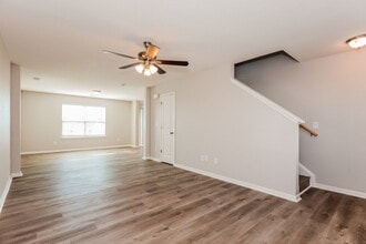 1933 Eastway Dr in Dallas, NC - Building Photo - Building Photo