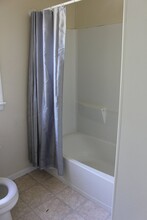 320 Victoria St in Glassboro, NJ - Foto de edificio - Building Photo