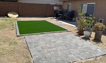 302 W Kristal Way in Phoenix, AZ - Building Photo - Building Photo
