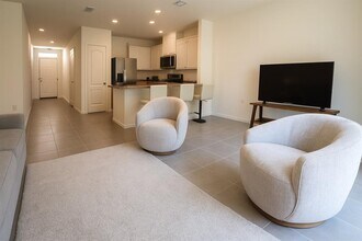 2323 Gifford Dr in Davenport, FL - Foto de edificio - Building Photo