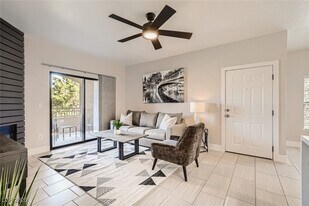 8250 N Grand Canyon Dr, Unit 2051 in Las Vegas, NV - Building Photo