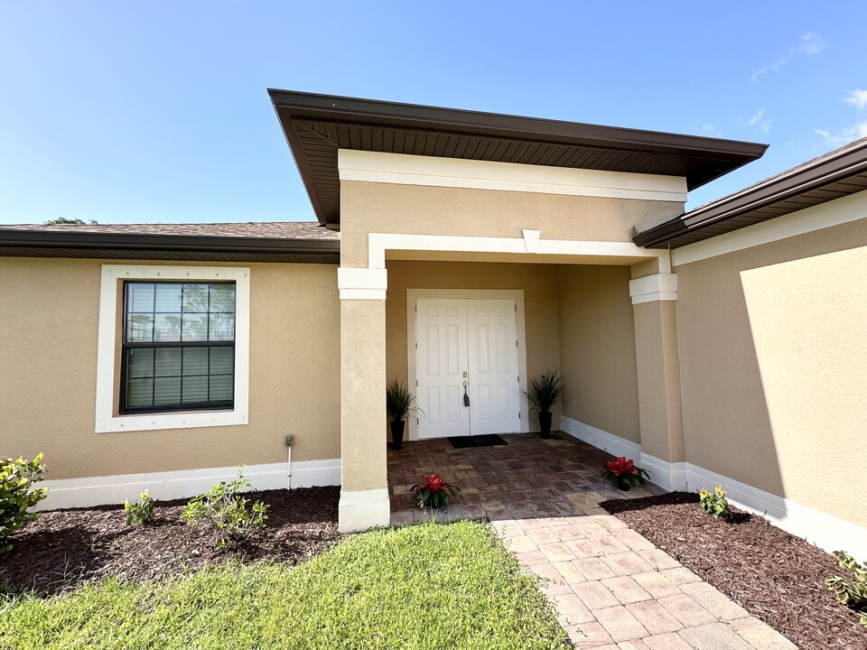 1205 SW 18th Terrace in Cape Coral, FL - Building Photo