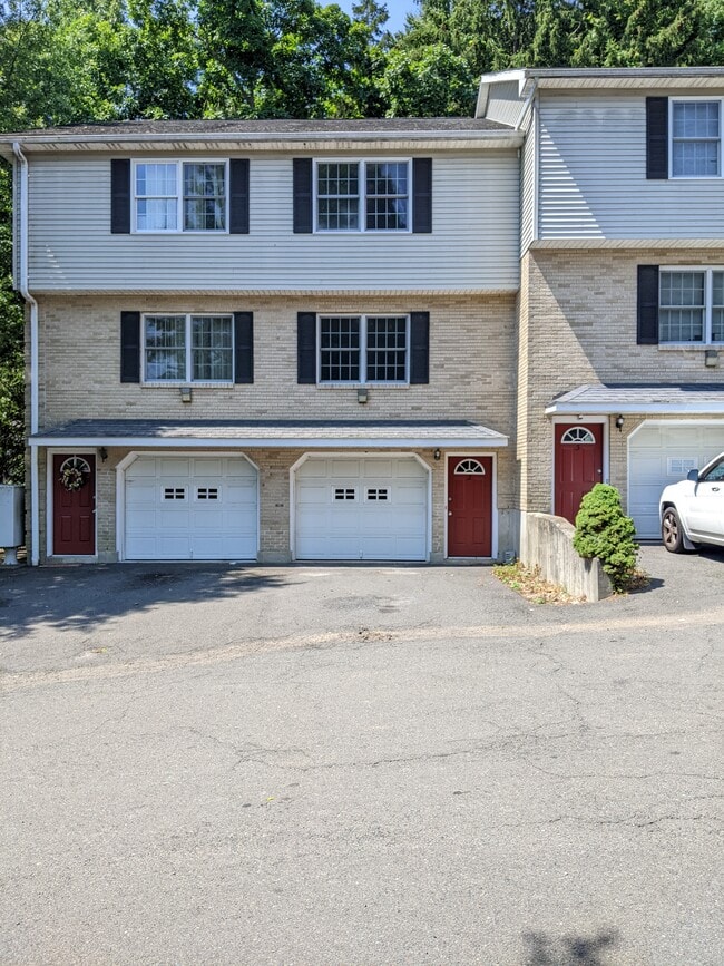 1558 Highland Ave Rentals in Waterbury, CT
